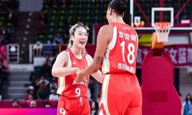 北京队火力全开,轻取对手挺进季后赛行列 北京队火力全开,轻取对手挺进季后赛行列