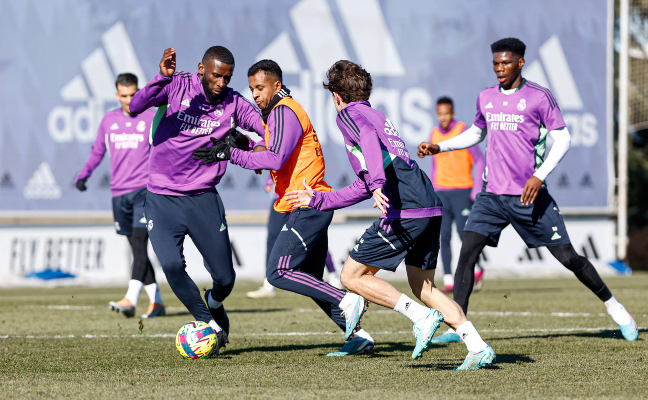 皇马主场横扫马洛卡，全队状态神勇