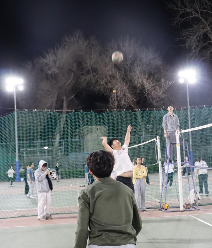 九游体育官方入口-排球赛场胜负悬念，势均力敌