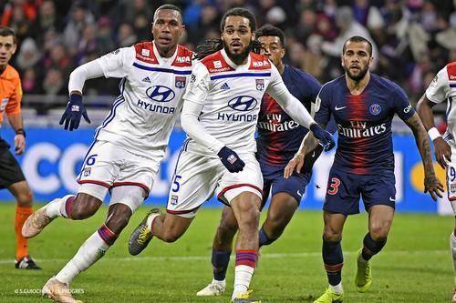 势均力敌:运动员们展开激烈较量的简单介绍 势均力敌:运动员们展开激烈较量的简单介绍