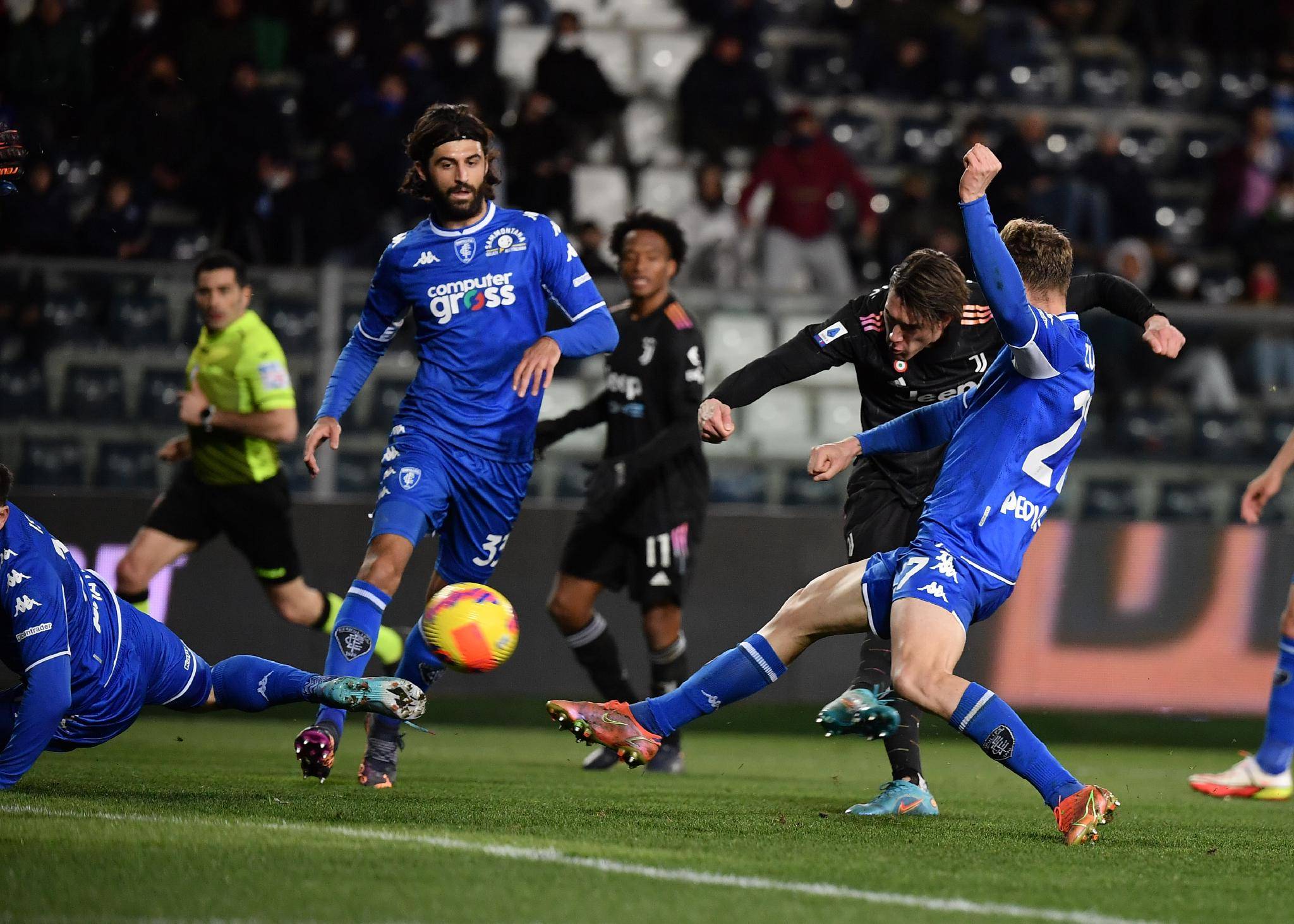 维罗纳客场击败佛罗伦萨,豪取三分 维罗纳客场击败佛罗伦萨,豪取三分