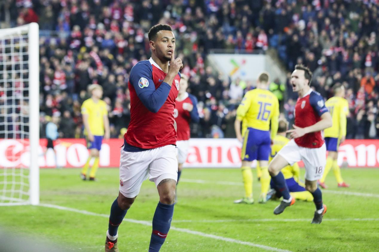 荷兰队在与挪威的激烈对决中获得胜利