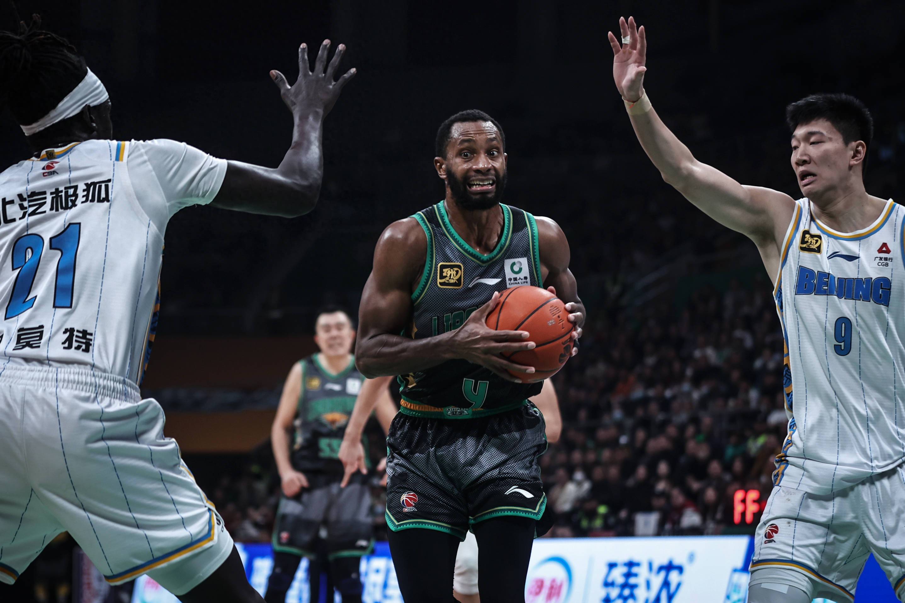 关于外援表现抢眼,球队表现逐渐回暖的信息 关于外援表现抢眼,球队表现逐渐回暖的信息