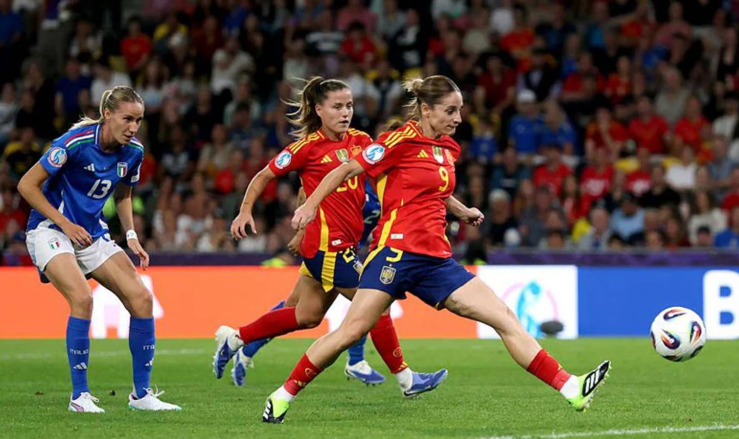 九游体育app-意大利女足气质优雅，技术精湛致胜