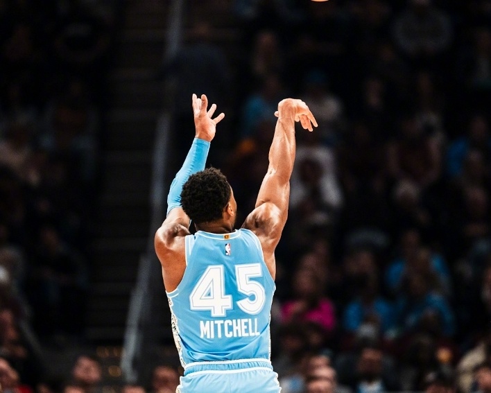 骑士主场战胜凯尔特人,豪取胜利 骑士主场战胜凯尔特人,豪取胜利