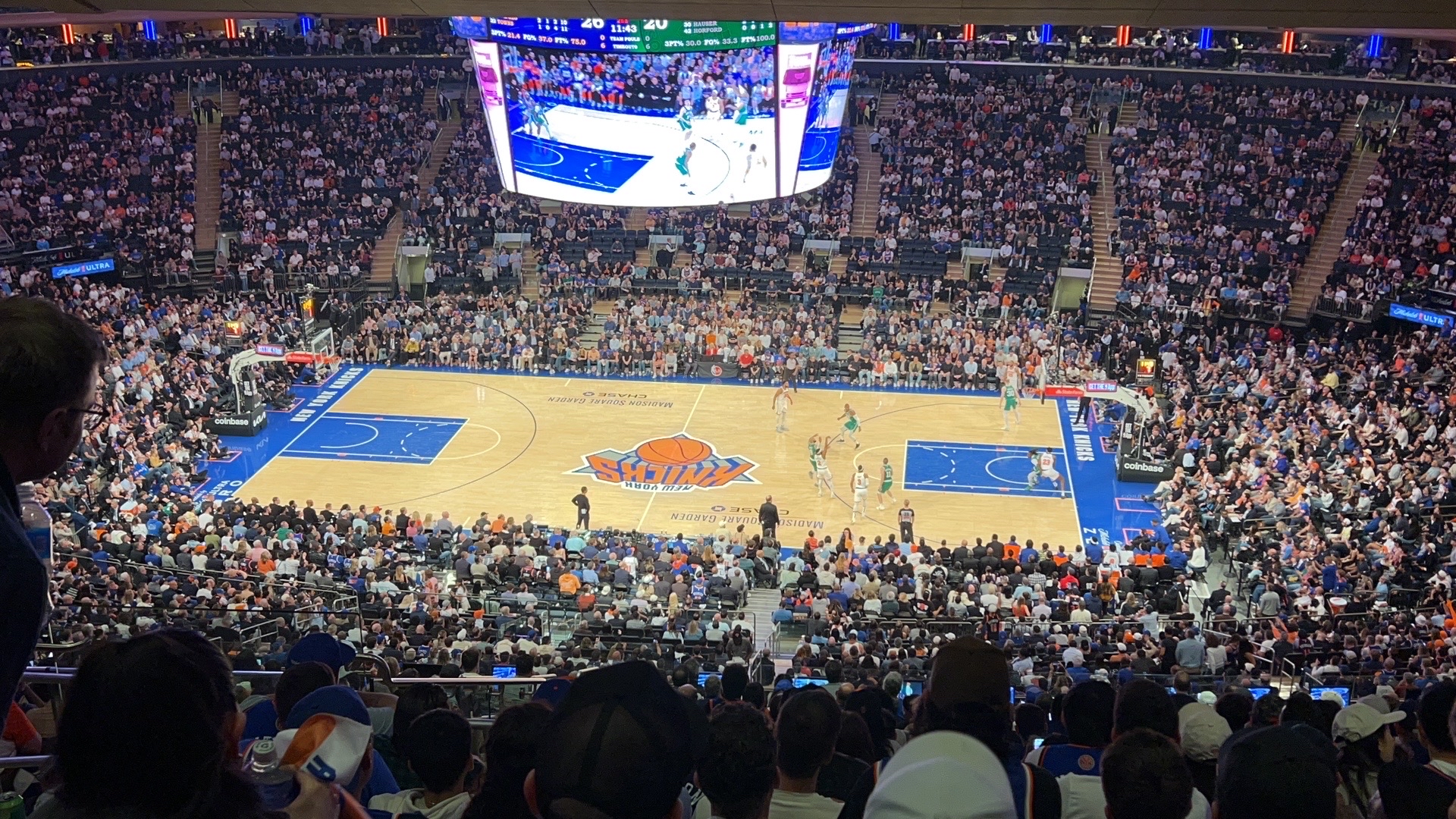 尼克斯球迷联合起来为球队加油助威 尼克斯球迷联合起来为球队加油助威