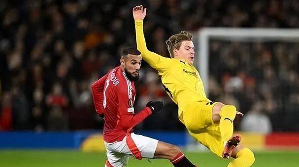 曼联超强逆袭，成功反超对手