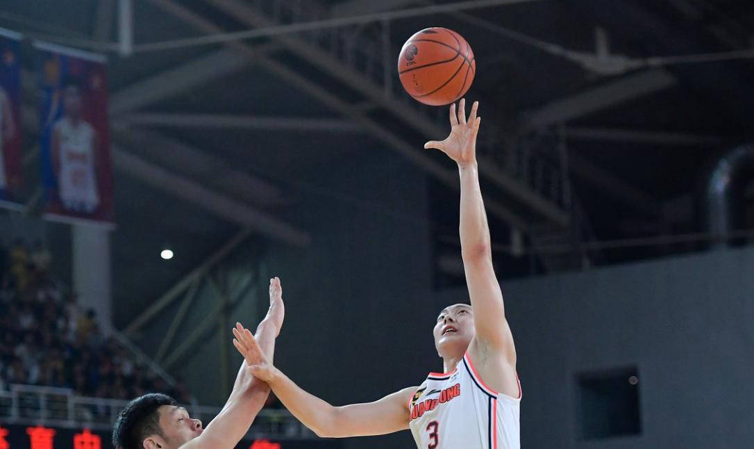 篮板争夺激烈,球队拼尽全力保护篮板的简单介绍 篮板争夺激烈,球队拼尽全力保护篮板的简单介绍