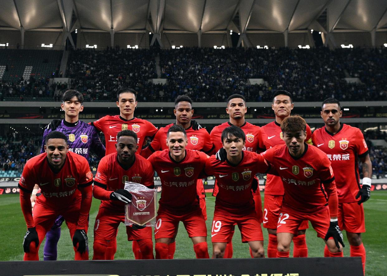 九游体育app-中超赛场上球员们战术变化多端，赛况精彩纷呈